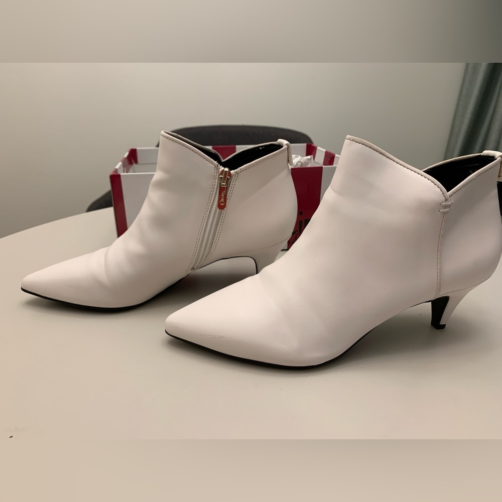 Circus by Sam Edelman Keri Ankle White Booties Women's Size 7